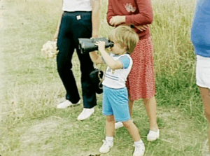 Une poupée à la mer